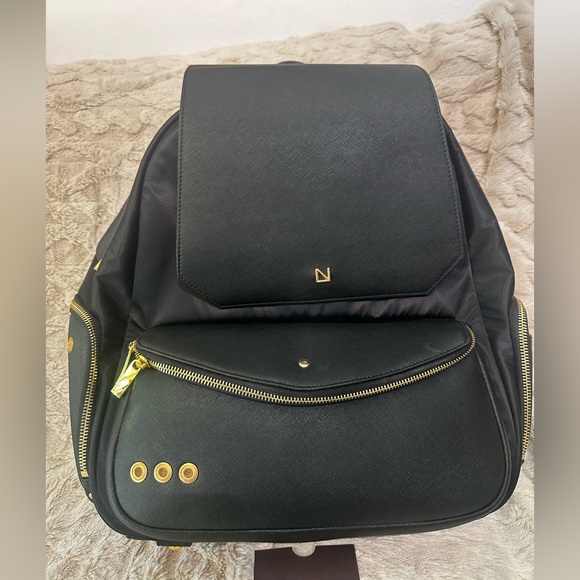 Lux & Nyx THE ZOE 15” LAPTOP BACKPACK black with gold hardware - Picture 7 of 15